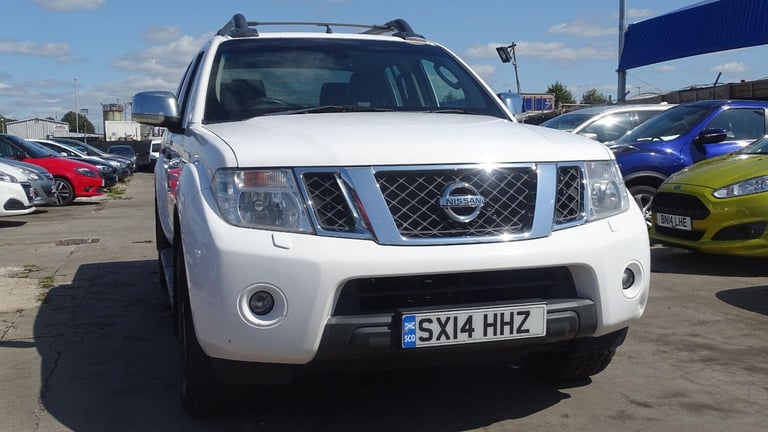 image for NISSAN NAVARA 2.5 dCi Tekna White Manual Diesel 2014 PICK UP