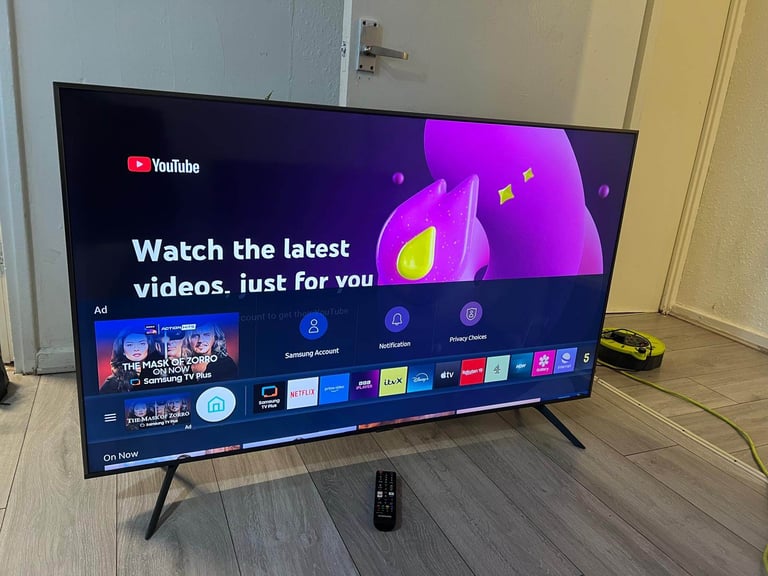 50" SAMSUNG 4K ULTRA SMART TV new condition 