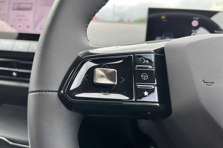 2025 MG MG4 64kWh Trophy Long Range Hatchback 5dr Electric Auto (203 ps) Hatchback Electric Autom...