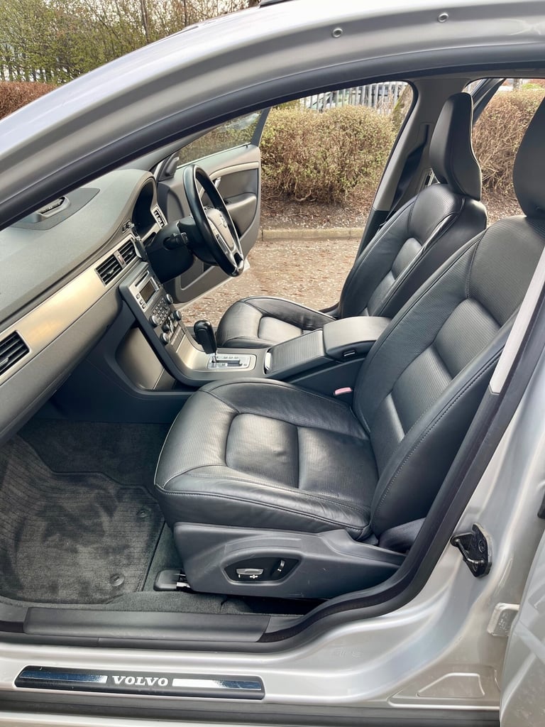 2009 Volvo V70 2.5 LE PETROL 4/B GRADE REVERSE CAMERA LOW MILLAGE Hatchback Petrol Manual