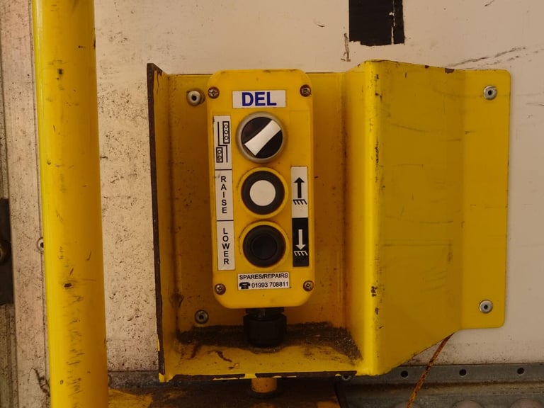 2021 Ford Transit 2.0 350 EcoBlue Leader Luton 3dr Diesel Manual FWD L4 Euro 6 (s/s) (130 ps) CHA...