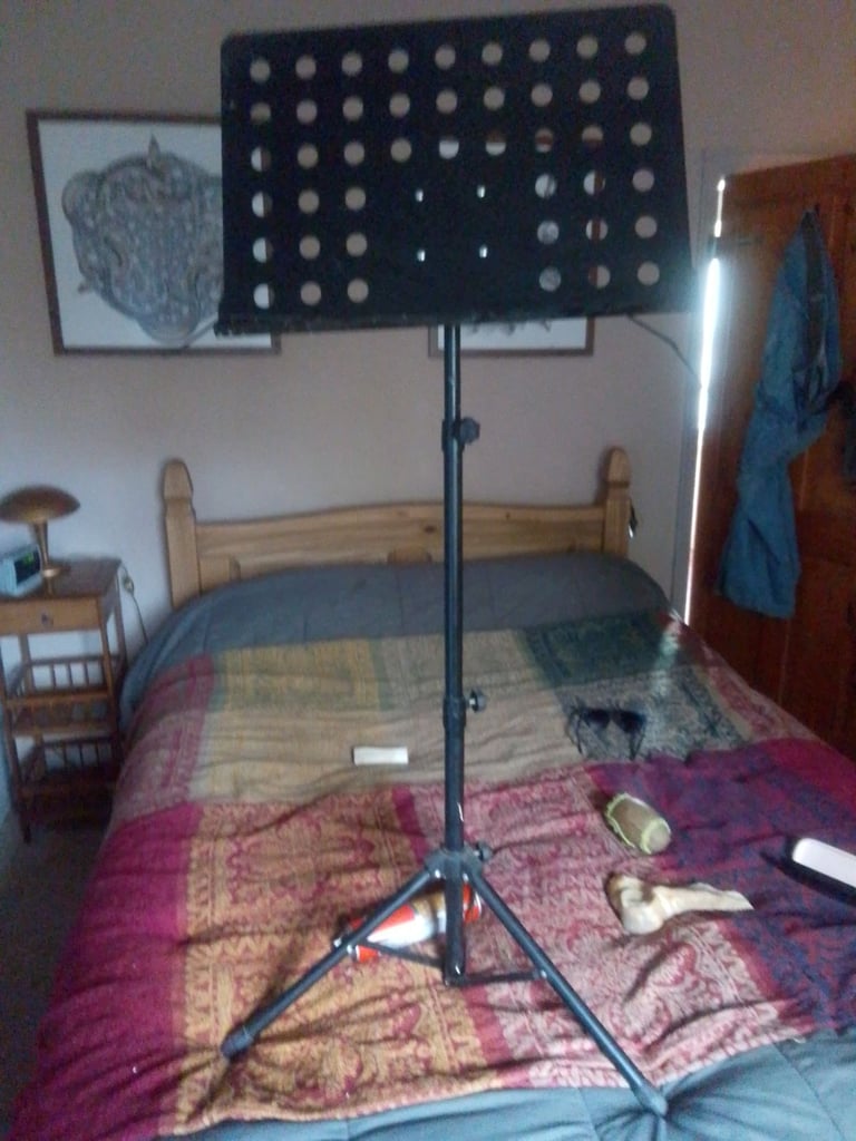Collapsible music stand 