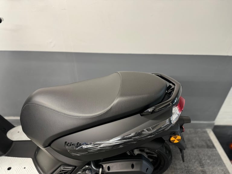BRAND NEW PEUGEOT KISBEE 50 BLACK EDITION 50cc MOPED 2 YEAR WARRANTY+ DELIVERY