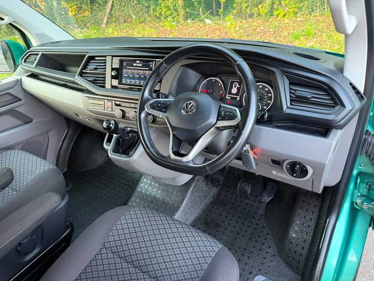 2020 VOLKSWAGEN TRANSPORTER T6.1 8 SEAT SHUTTLE SWB IN BAY LEAF GREEN - EURO