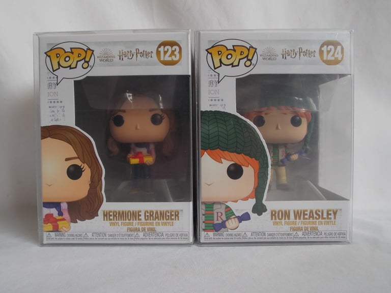 image for Funko Pop Vinyl Harry Potter #123 Hermione #124 Ron Weasley + Protectors HOLIDAY