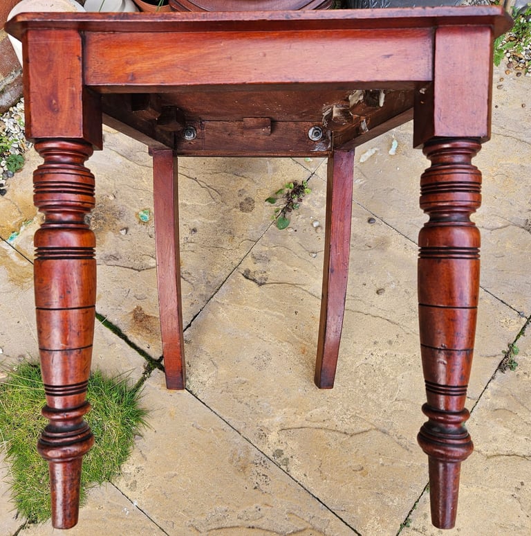Antique 19th-century Mahogany Hall Chair (REFURBISHED)