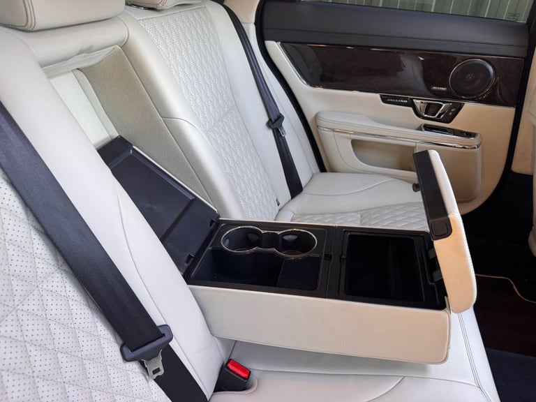 2019 Jaguar XJ 3.0d V6 XJ50 Saloon 4dr Diesel Auto Euro 6 (s/s) (300 ps) Saloon Diesel Automatic