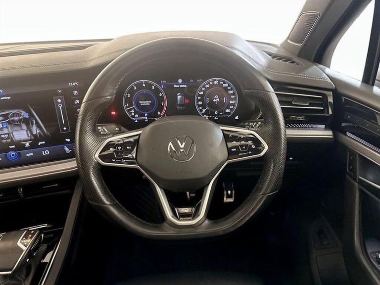 2021 Volkswagen Touareg 3.0 TSI V6 Black Edition Tiptronic 4Motion Euro 6 (s/s) 5dr Automatic SUV...