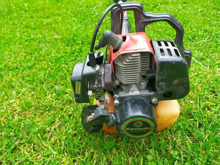 Kawasaki TD 18 petrol strimmer 