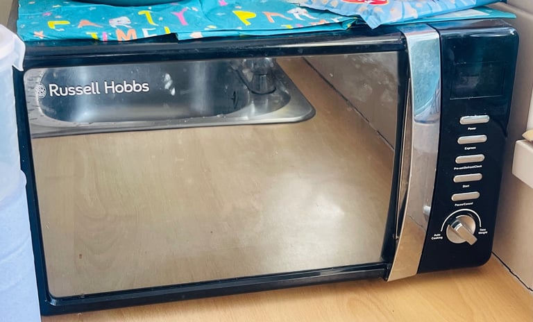 image for Russell Hobbs Worcester 700W Standard Microwav..