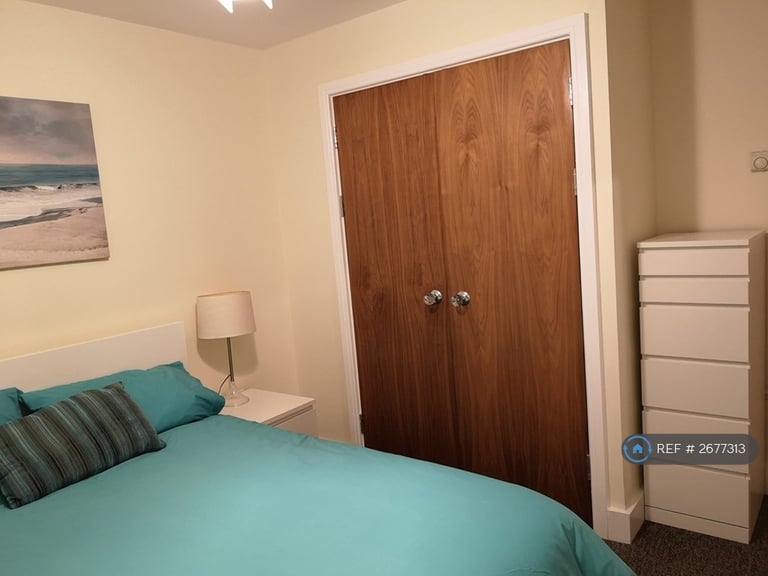 1 bedroom flat in Falcon Drive, Cardiff, CF10 (1 bed) (#2677313)