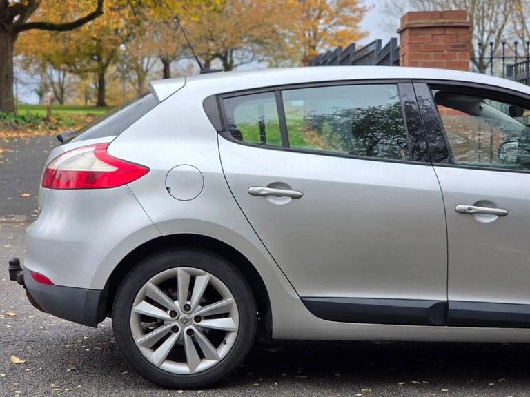 2011 Renault Megane 1.5 dCi Dynamique TomTom Euro 5 5dr HATCHBACK Diesel Manual