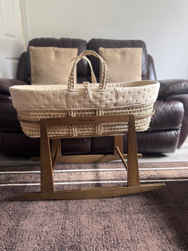 image for The Little Green Sheep Organic Dimple Quilted Moses Basket + Mattress + Stand – Excellent Condition