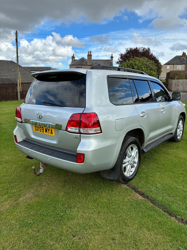 Toyota Land Cruiser v8 