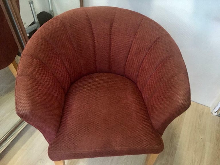 2 armchairs for £50