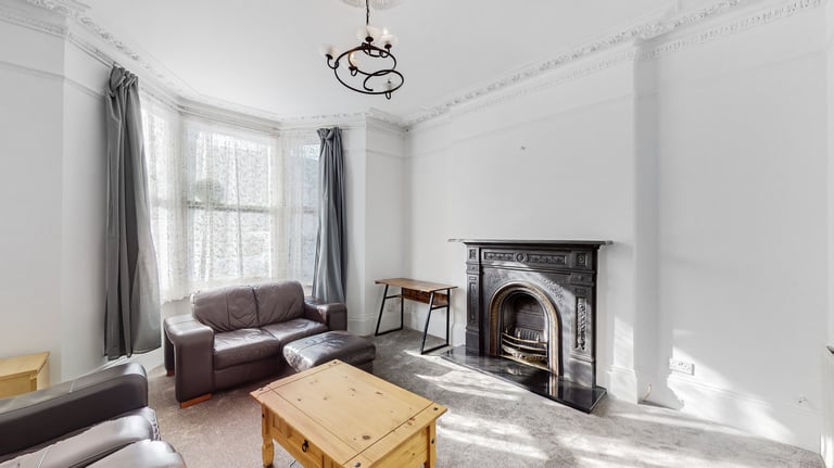 2 bedroom flat in Cameron Road, Croydon, CR0