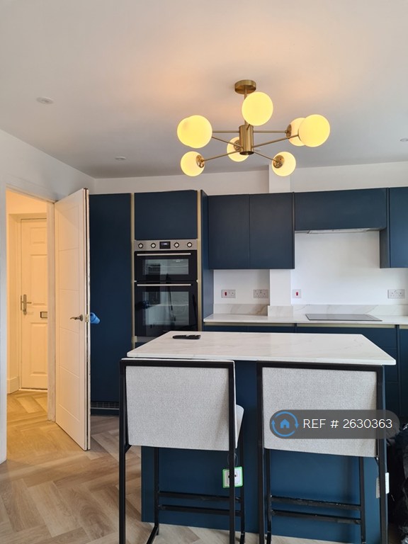 2 bedroom flat in Devonshire Road, London, SW19 (2 bed) (#2630363)