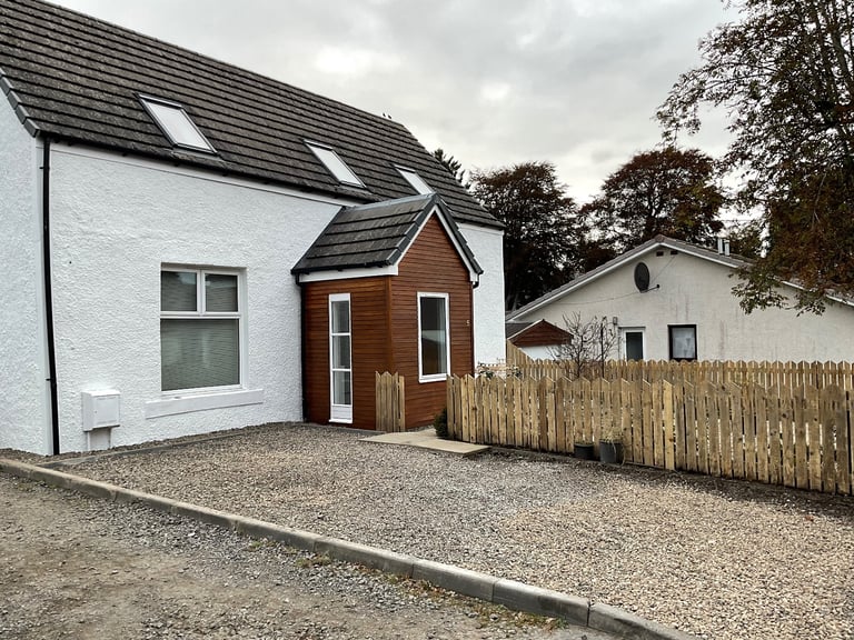 image for 2 bedroom 2 bathroom cottage with private parking