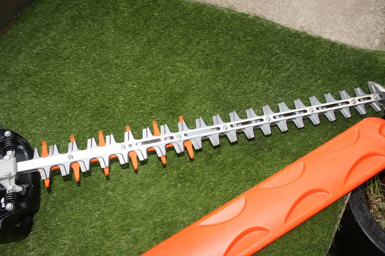 Stihl 2024 HS82RC  Petrol hedge trimmers 30” blades