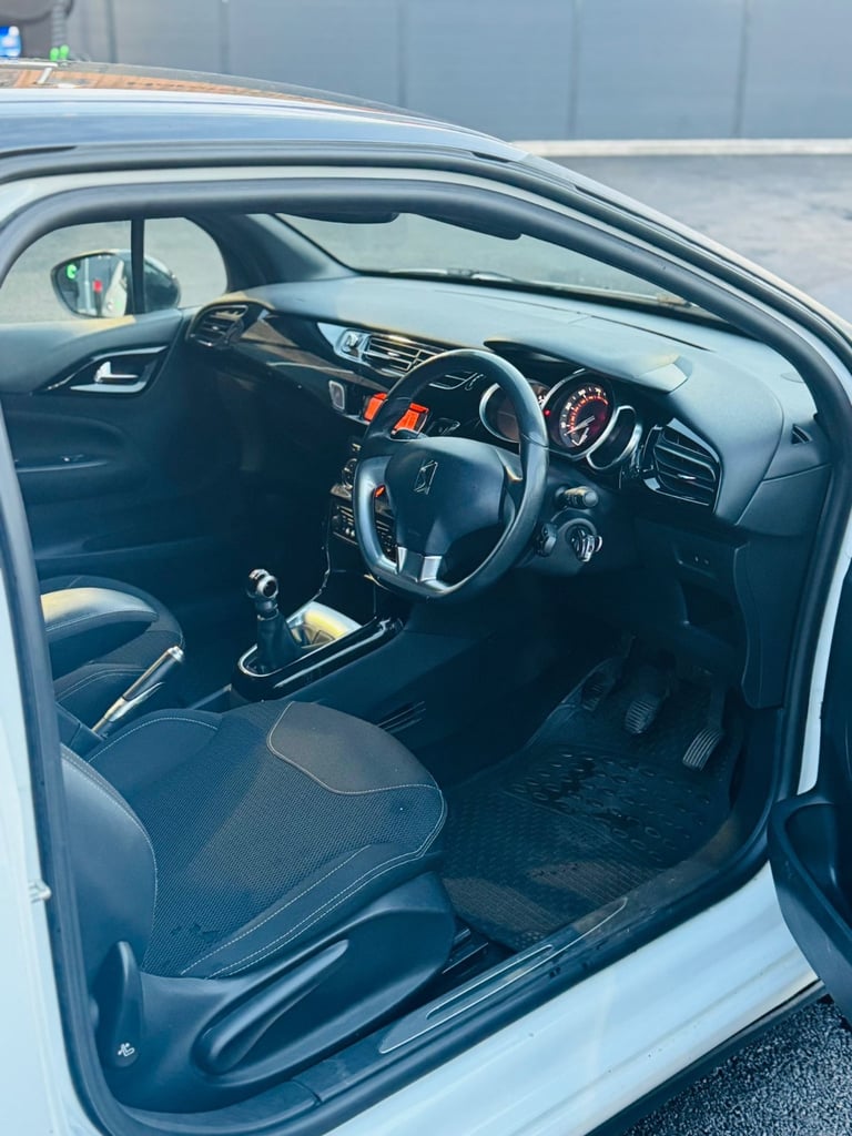 Citroen, DS3, Hatchback, 2015, Manual, 1560 (cc), 3 doors
