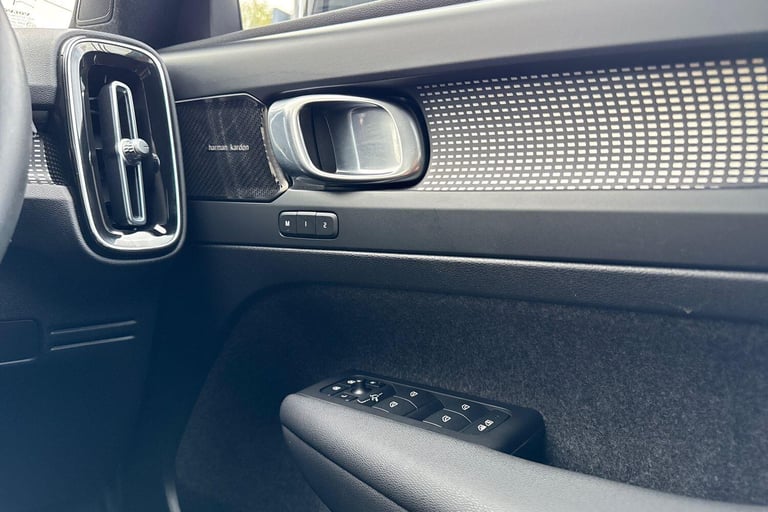 2022 Volvo XC40 2.0 B4 MHEV Ultimate SUV 5dr Petrol Hybrid DCT Auto Euro 6 (s/s) (197 ps) ESTATE ...