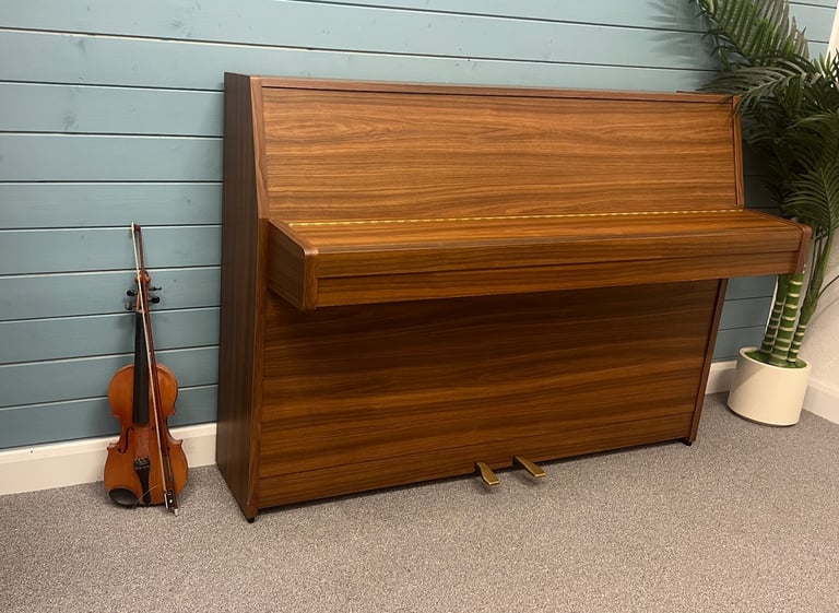 🎵🎹 STUNNING YAMAHA E108 **TUNED/SERVICED/WARRANTY AND FREE DELIVERY**🎹🎵