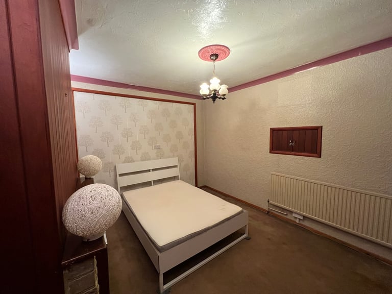 1 A double room - An Excellent Large Bright Double bedroom - 3mins to the train station for £150p/w
