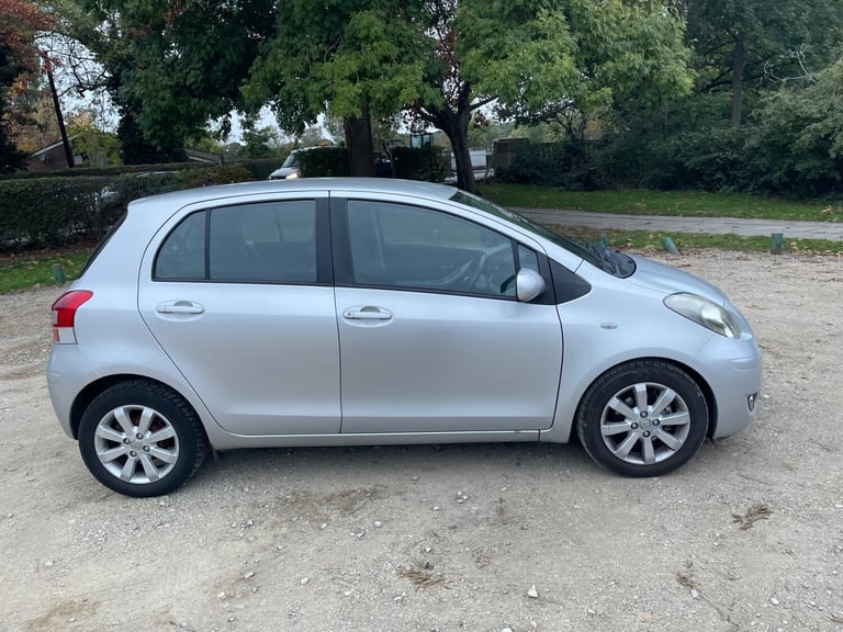 2011 Toyota Yaris 1.33 VVT-i T Spirit Nav 5dr [6] HATCHBACK Petrol Manual