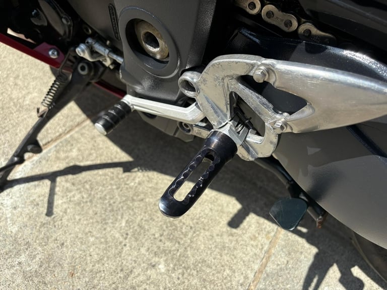 2007 / 07 Triumph Sprint 1050 £1900 Red 42803 miles.