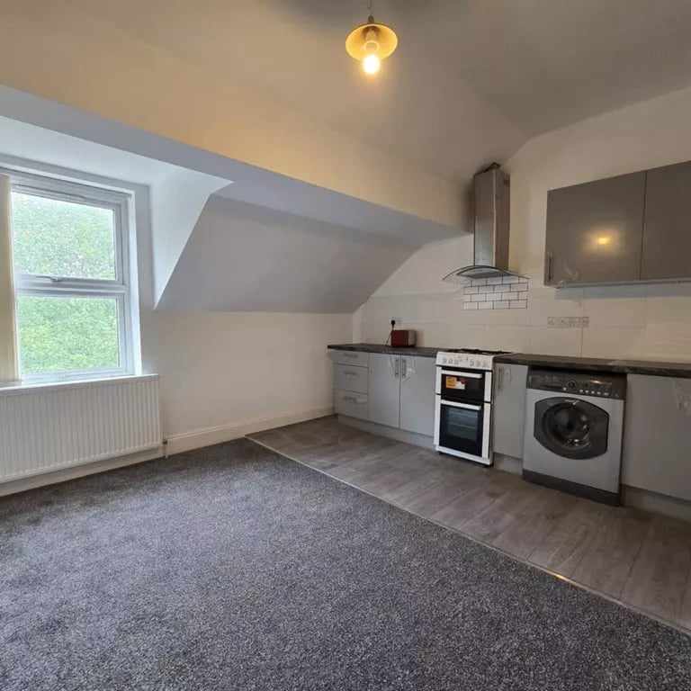 Move in today- All bills paid/Chale Grove Birmingham - supported Rooms.