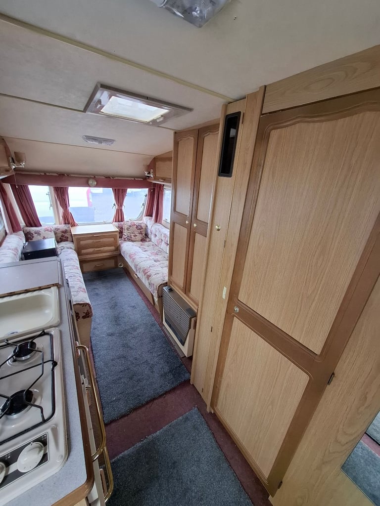 SELL 2000 Swift Challenger 490 SE LUX 5 berth