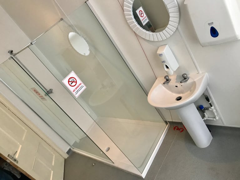** Clean & Tidy Double Room with Parking **