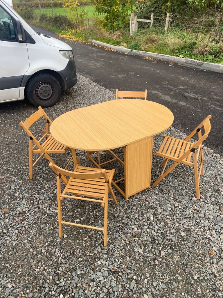 image for Dinning Table and chairs (I can do free delivery)