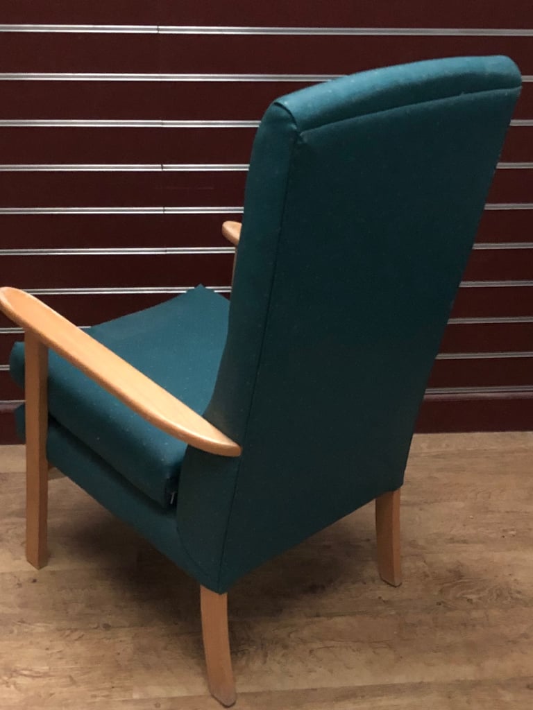 Single green buttoned chair with wipeable fabric in great condition