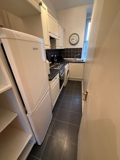 Central 1 Bedroom Flat D/G E/H Part Furnished