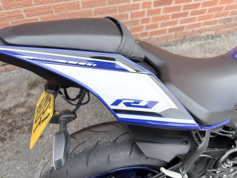 YAMAHA YZF R1 16