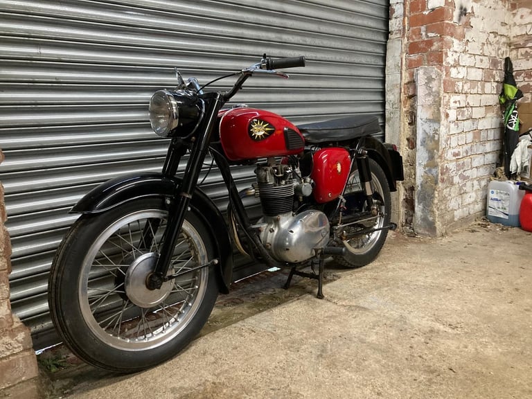 1961 BSA C15 250cc SINGLE (CLASSIC MOTORCYCLE) FULLY SORTED RELIABLE !!