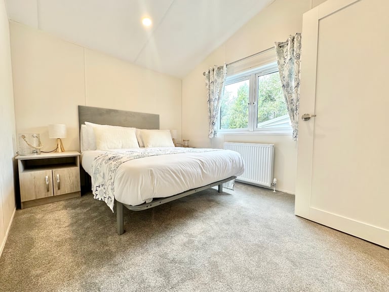 Luxury Static Lodge For Sale NOW REDUCED FOR QUICK SALE Suffolk Coast 11.5 Month Season 