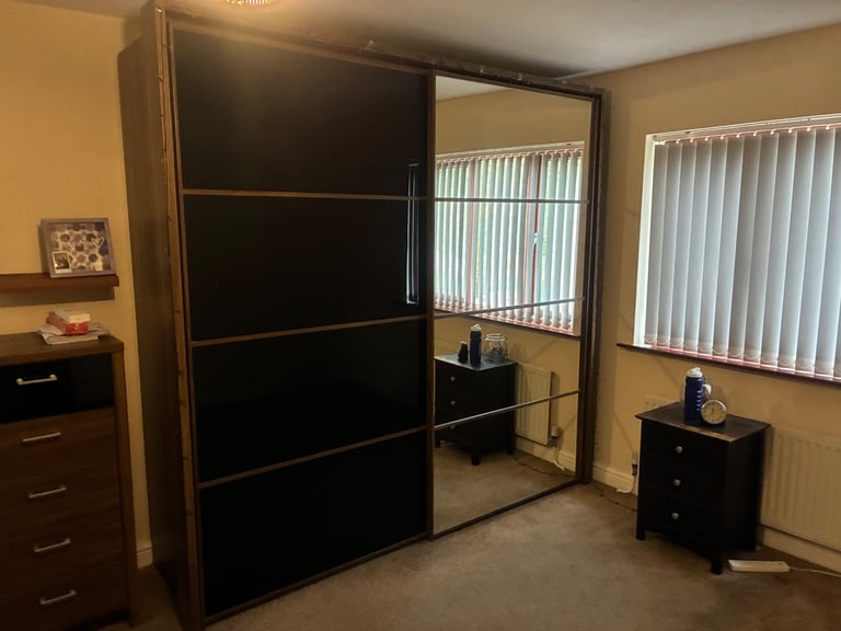 Very  Large Wardrobe/Cabnet Set (OFFERS)
