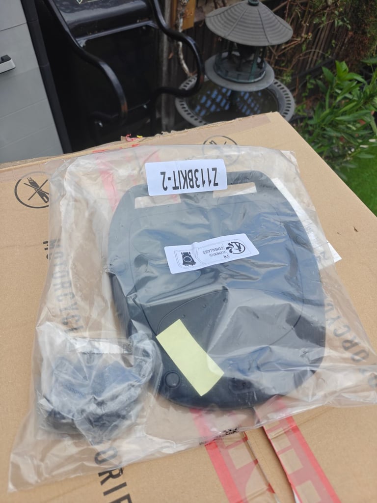 Givi E340NT2 Vision Monolock Top Case - 34 Litre with mounting plate