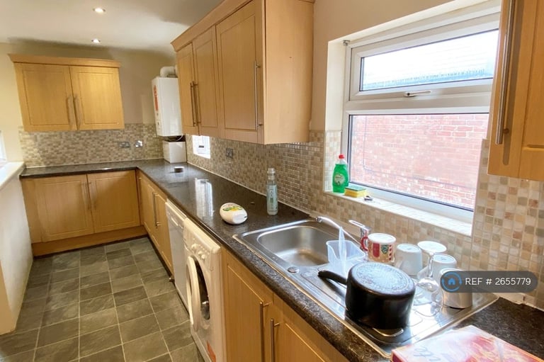 6 bedroom flat in Ashleigh Grove, West Jesmond, Newcastle Upon Tyne, NE2 (6 bed) (#2655779)