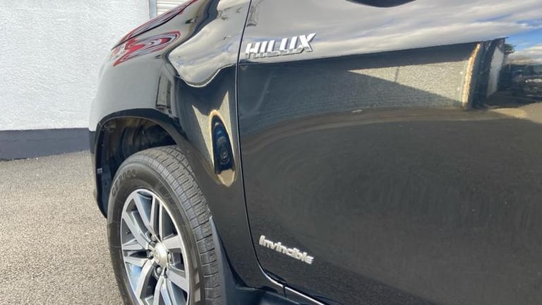 2019 Toyota Hilux 2.4 D-4D Invincible Pickup Double Cab 4dr Diesel Manual 4WD Euro 6 (s/s) (T Pic...