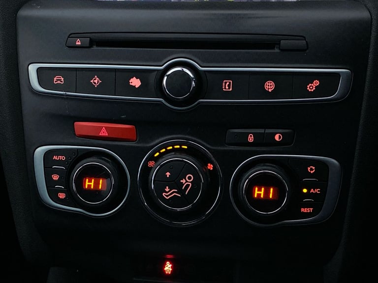 2017 DS Automobiles Ds4 Prestige Puretech S/s 4 Puretech Prestige S/S Hatchback PETROL Manual