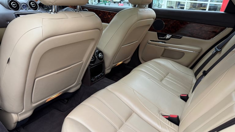 2010 Jaguar XJ 3.0d V6 Premium Luxury 4dr Auto SALOON Diesel Automatic