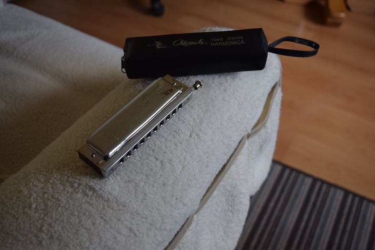 CHROMATIC HARMONICA