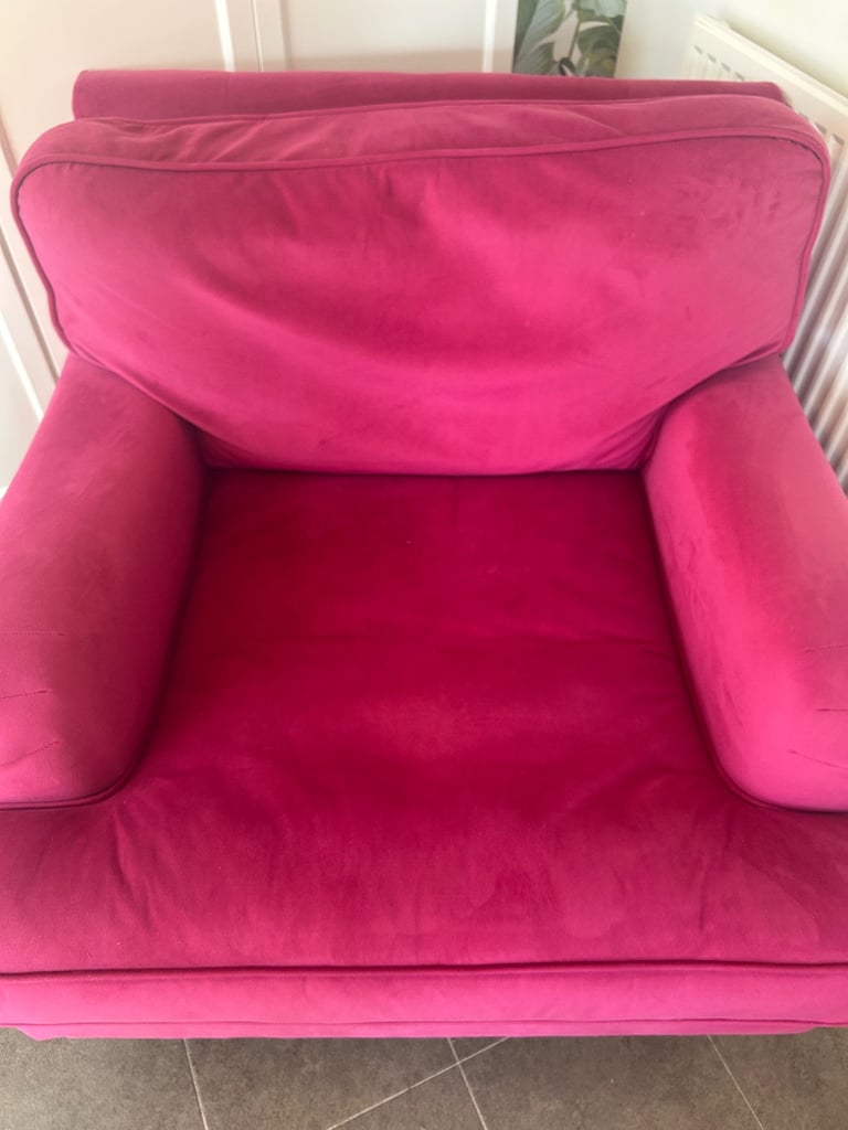 Pink velvet armchair (DFS Jardim) 