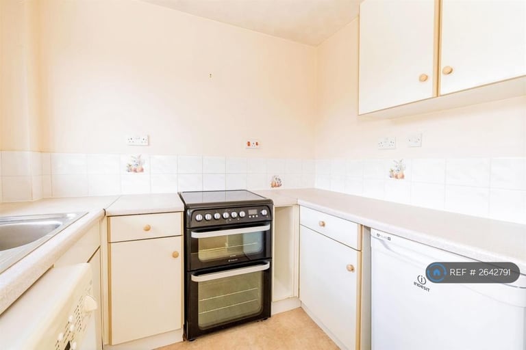 1 bedroom flat in Barrow Down Gardens, Southampton, SO19 (1 bed) (#2642791)