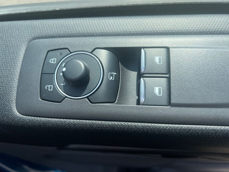 2025 Ford Tourneo Custom E-Tourneo Custom Titanium X Bus M1 340 L1 65kWh 160kw 218 RWD 1 Speed Au...