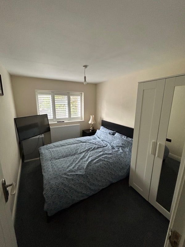 Double ensuite room in quiet family home