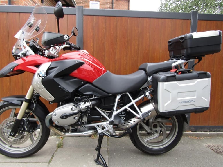 BMW R 1200GS* MILES 10.850*LUGGAGE * FULL SERVICE HISTORY* FANTASTIC CONDITION .